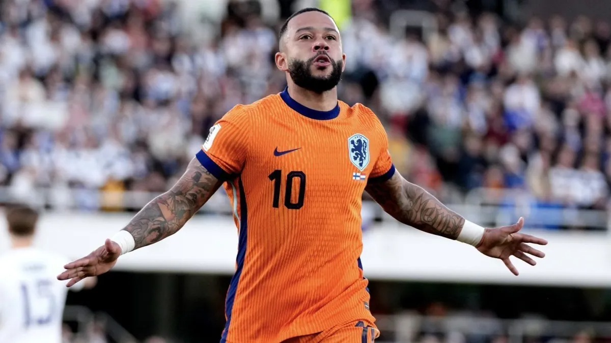 Depay volta à Holanda após recuperação física