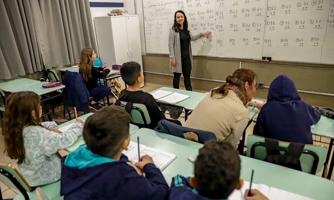 MP dos professores inclui regra sobre terrenos de marinha