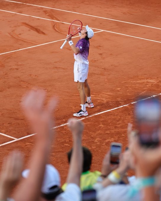 Brasileiros seguem em ação em Roland Garros