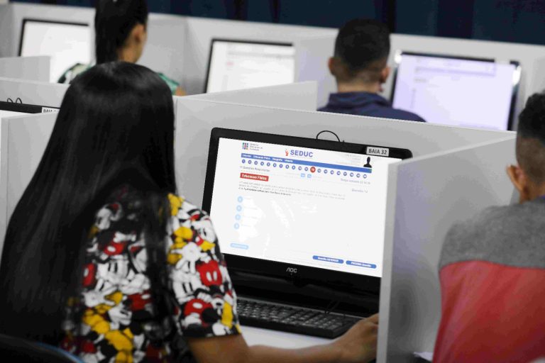 Manaus amplia acesso ao exame supletivo eletrônico