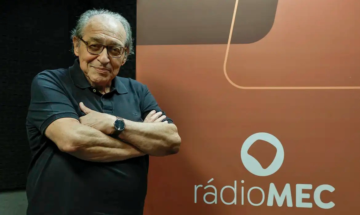 Ruy Castro reforça presença na programação da Rádio MEC