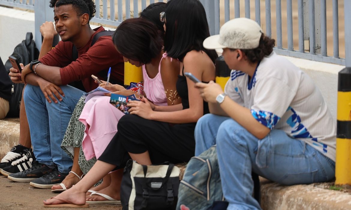 Enem estende prazo e ajuda atrasados
