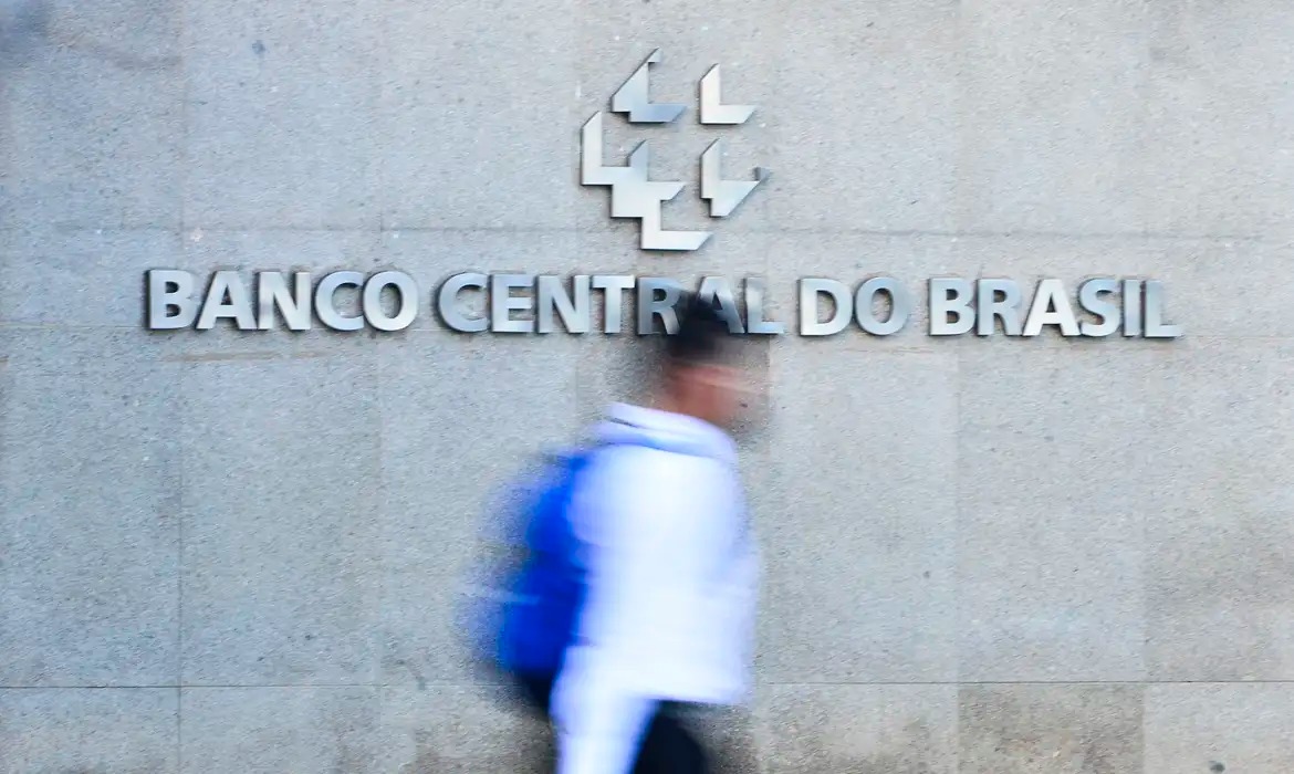 Mercado prevê dólar em R$ 5,20 no fim do ano
