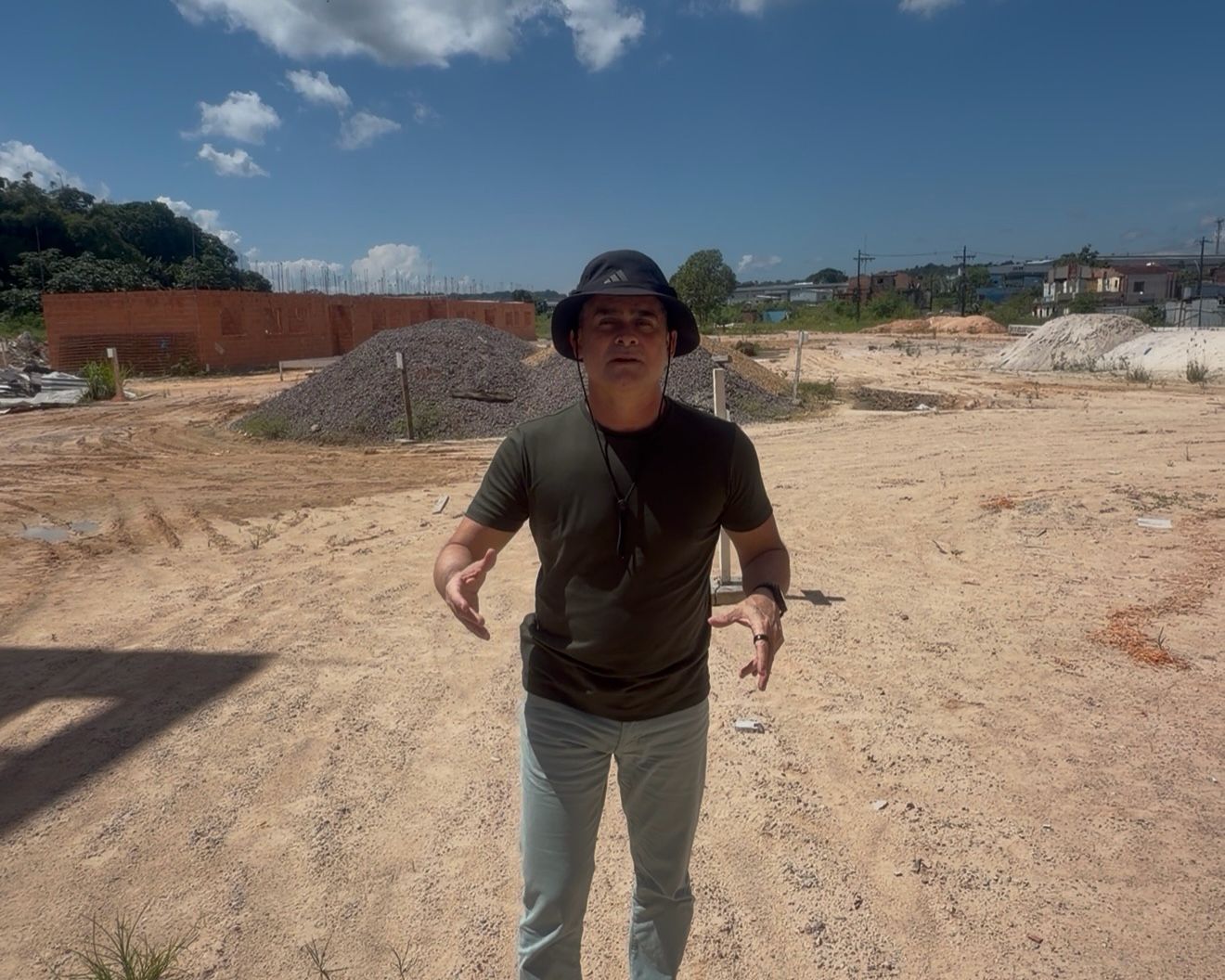 David critica andamento de obra de R$ 420 milhões na Sharp em Manaus