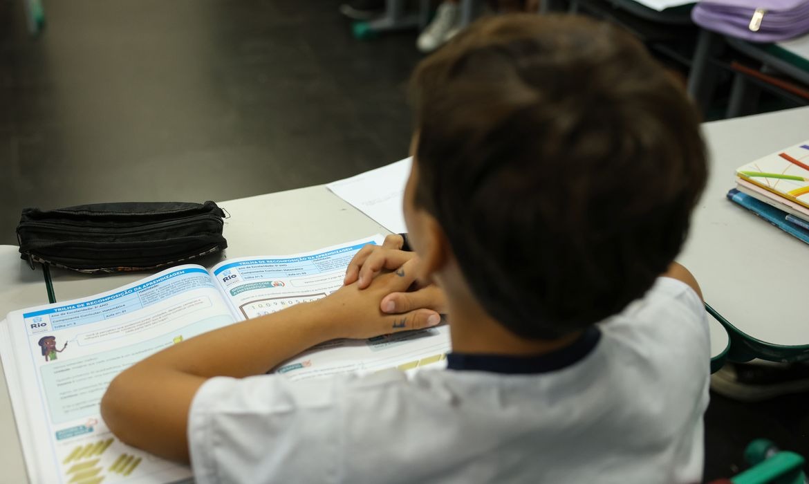 CNE redefine ensino