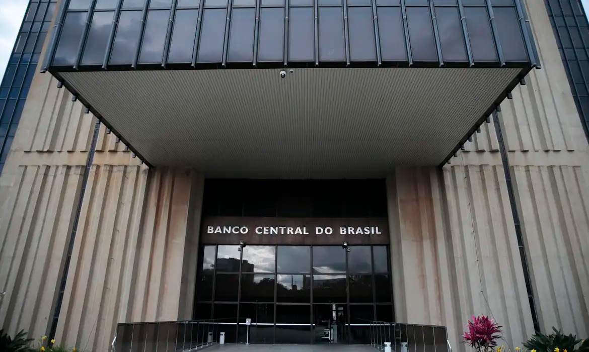 Exportações e investimentos melhoram contas externas
