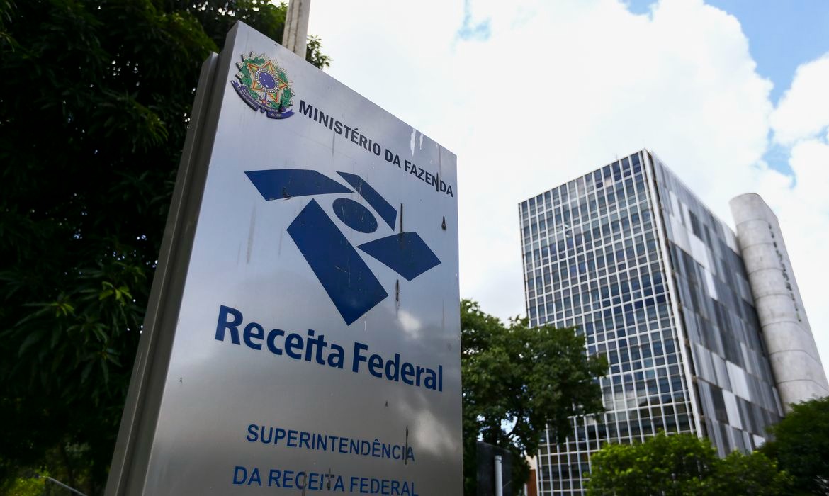 Receita acelera restituições do Imposto de Renda