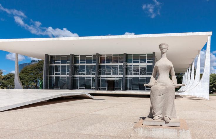 Moraes revoga CAC de Bolsonaro e manda PF receber armas