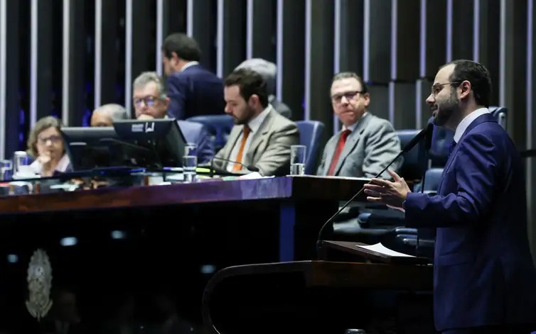 PEC do fim da escala 6x1 segue em análise no Congresso