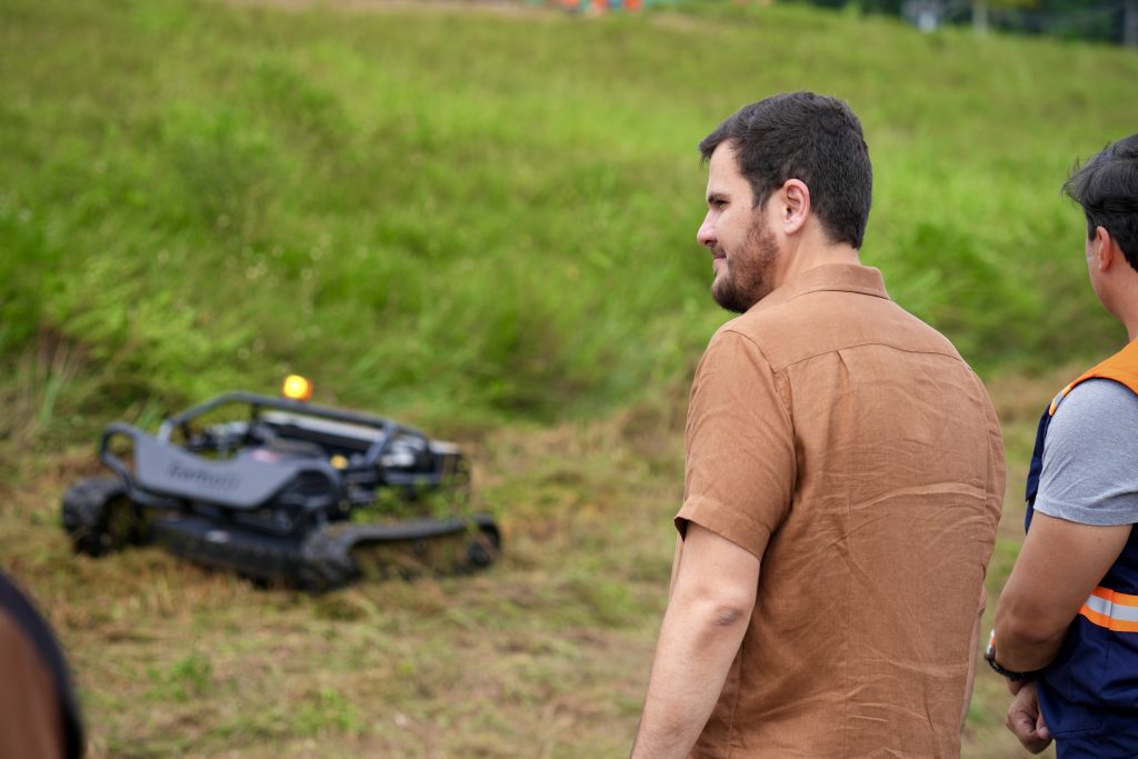 Renato Junior alia tecnologia e eficiência na limpeza urbana