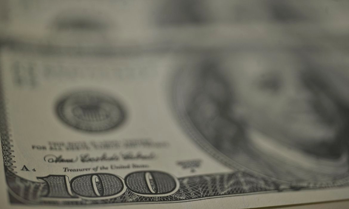 Mercado espera próximos passos da crise internacional