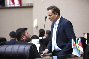 Adjuto Afonso vence eleição para presidência da Aleam