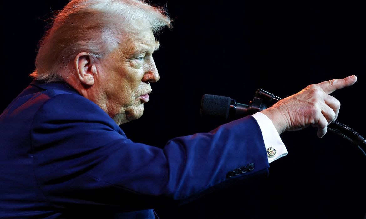 Trump acusa China de interferência eleitoral