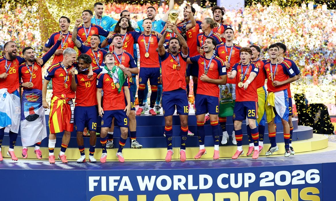 Espanha supera rival e leva o mundo