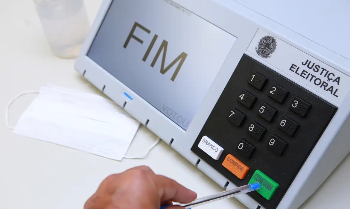 Eleitor no exterior pode votar em trânsito no Brasil