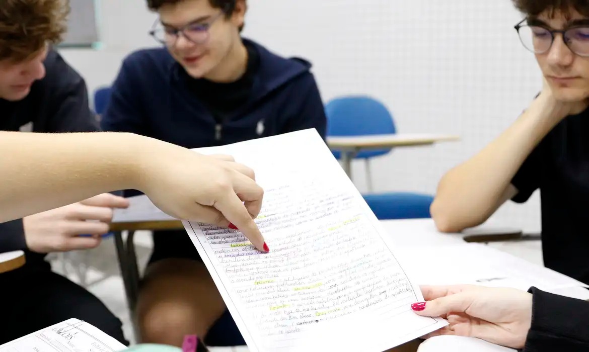 Detalhes da redação do Encceja que fazem diferença