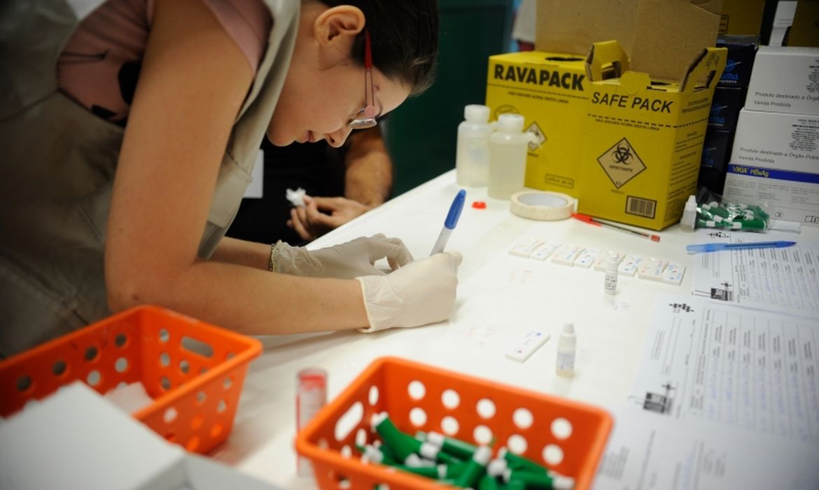 Hepatites virais atingem mais populações vulneráveis