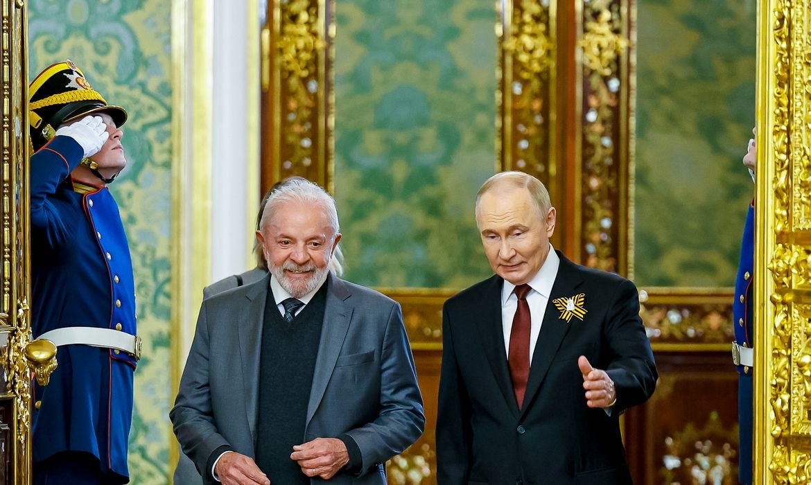 Lula e Putin discutem futuro do BRICS