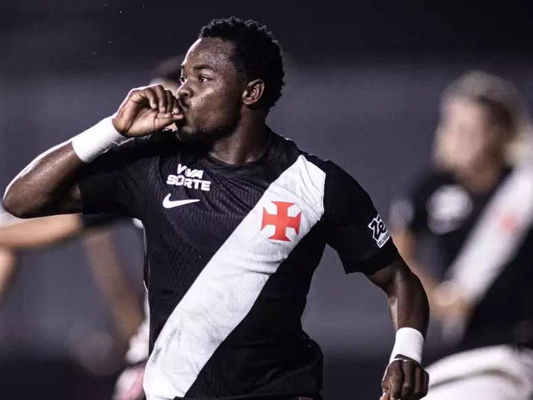 Léo Jardim salva o Vasco contra o Vitória