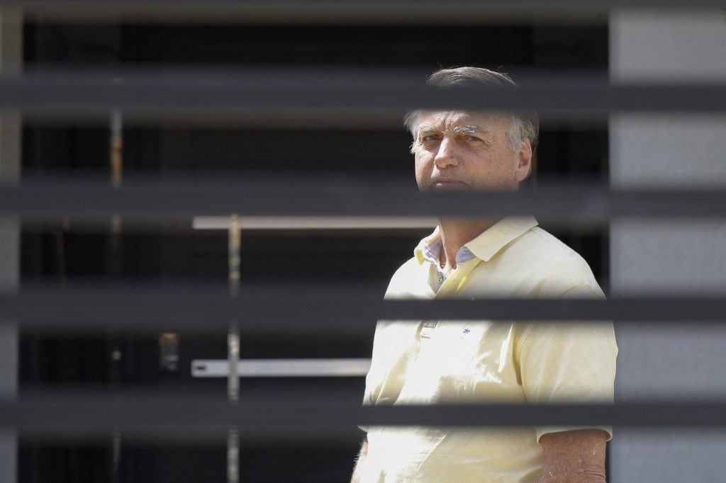 Bolsonaro precisa de autorização para deixar prisão domiciliar