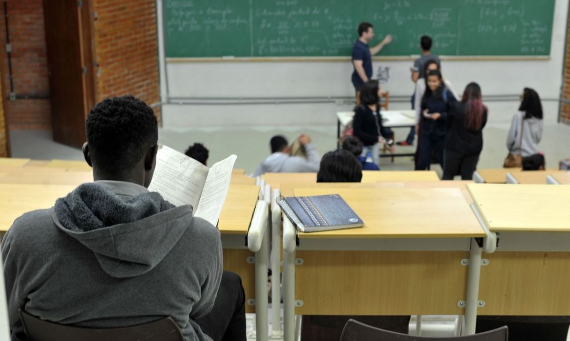 Fies: veja quem pode participar e os requisitos