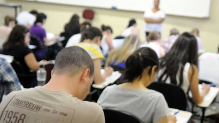 Encceja 2026: exame é gratuito e certifica estudos