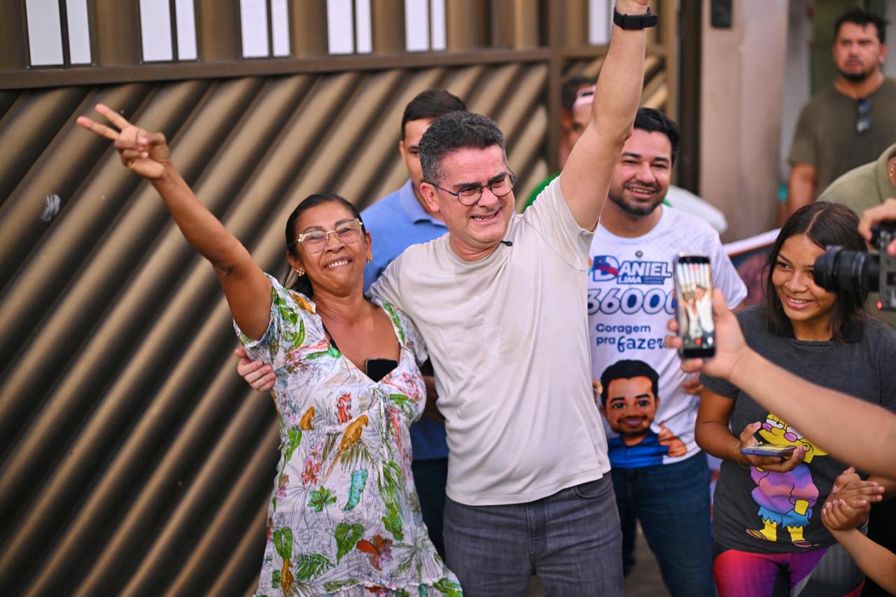 David Almeida participa de caminhada no Santa Etelvina