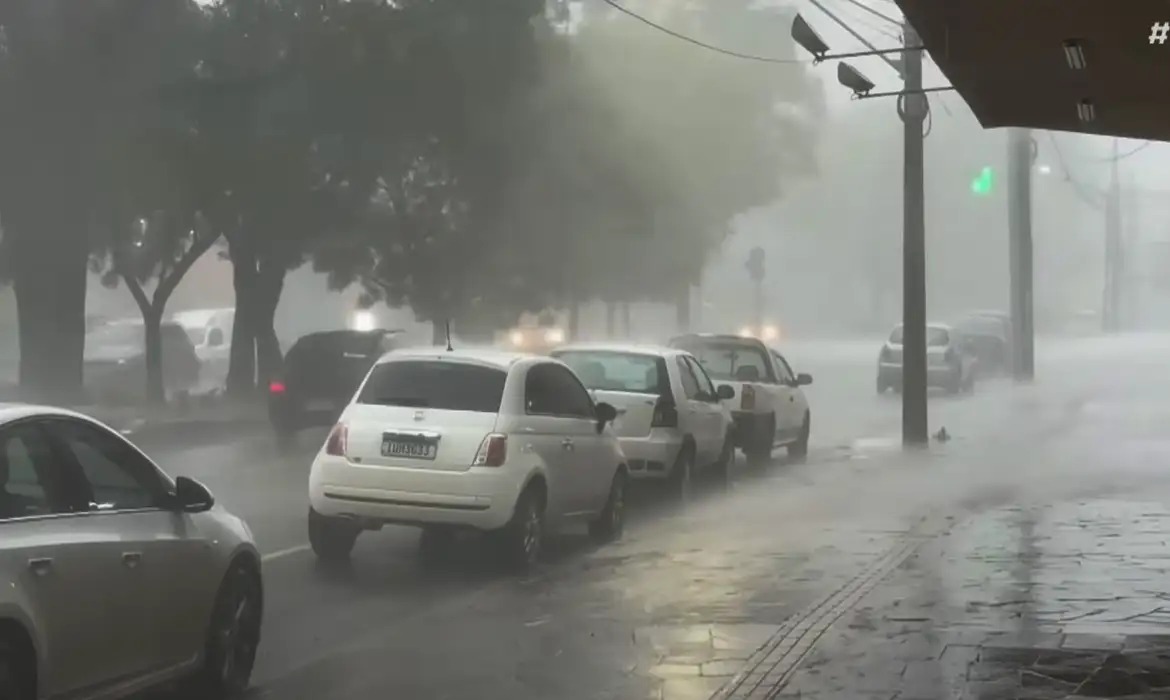 Amazonas terá chuva e trovoadas nesta quarta