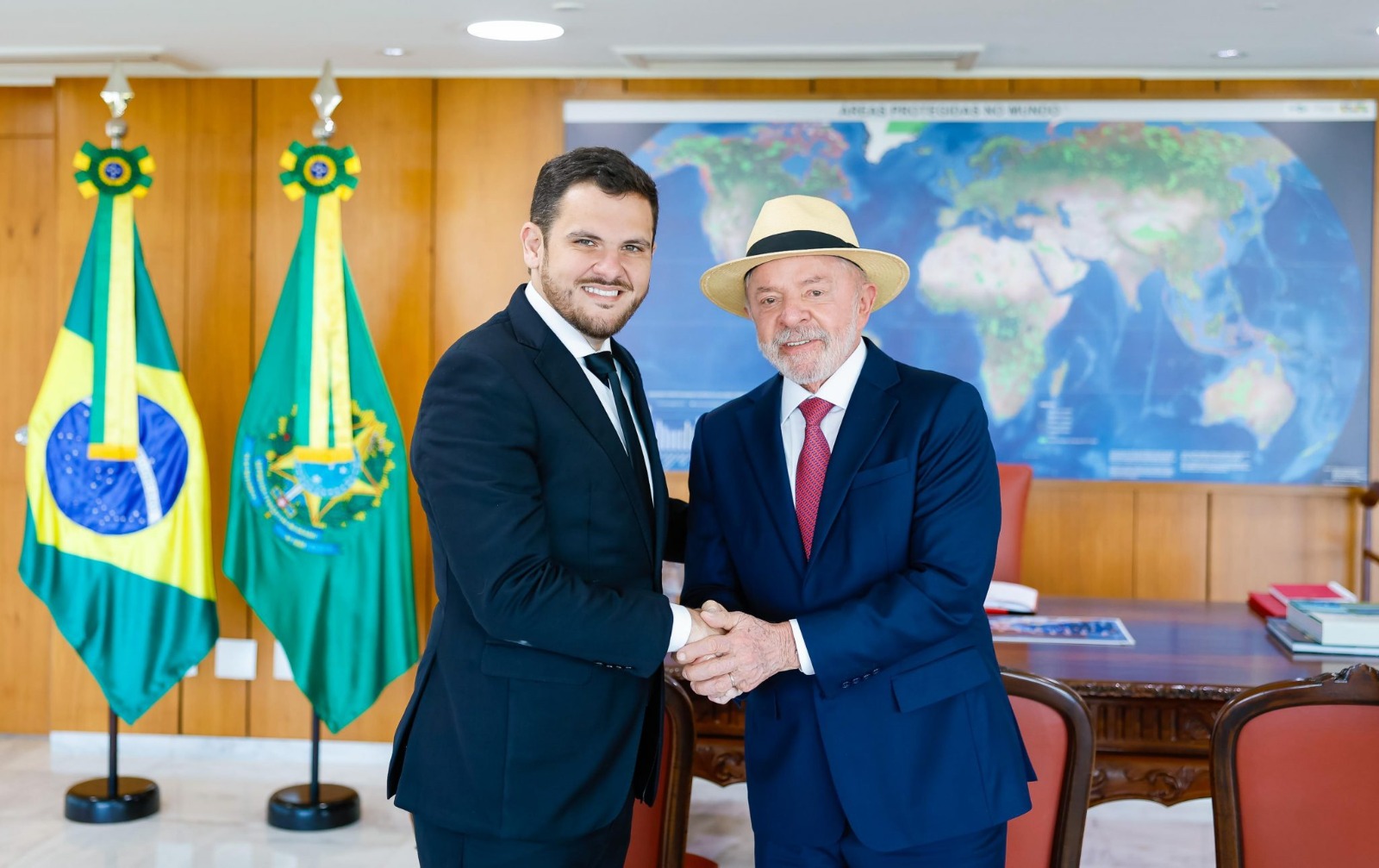 Renato Junior trata de infraestrutura de Manaus
