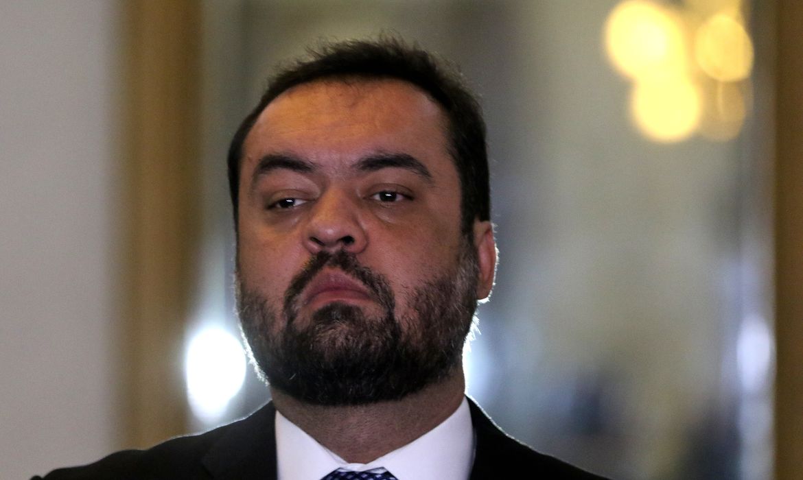 PF cita supostos benefícios a Castro em investigação sobre Refit