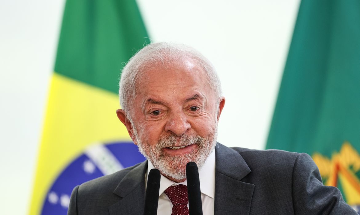 Lula pede medidas para enfrentar crise institucional relacionada ao caso Master