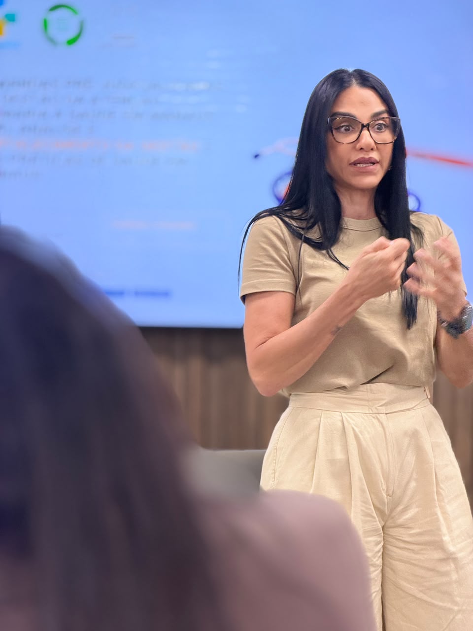 A candidata a vice-governadora do Amazonas pelo Avante, na chapa de David Almeida, Dra. Shádia, defendeu uma estratégia de integração entre as redes pública e privada de saúde como alternativa para enfrentar as longas filas do Sistema Único de Saúde (SUS) no Amazonas. A proposta prevê a contratação de hospitais particulares para a realização de procedimentos e cirurgias, utilizando estruturas que, segundo ela, atualmente estão ociosas.