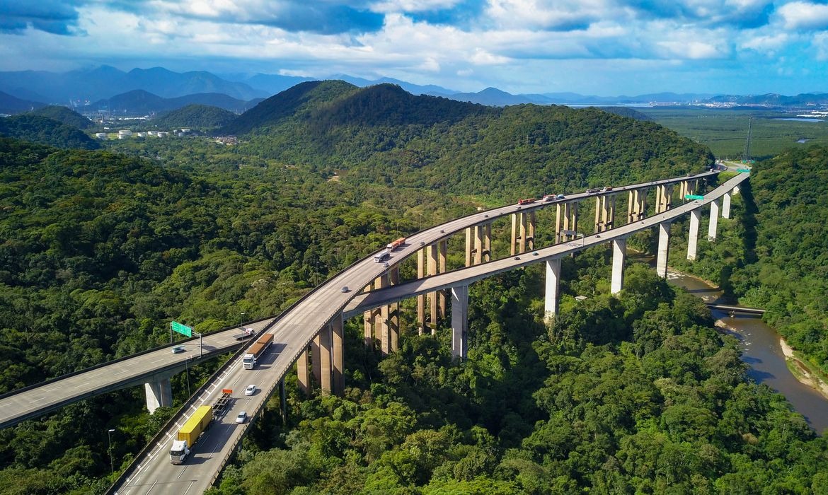 Brasil investiu R$ 266,8 bilhões em infraestrutura em 2024, mostra estudo