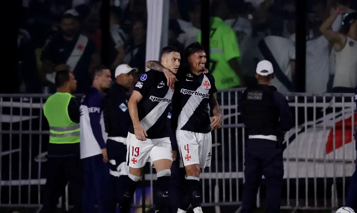 Vasco confirma classificação na Sul-Americana com vitória segura sobre o Santa Fe