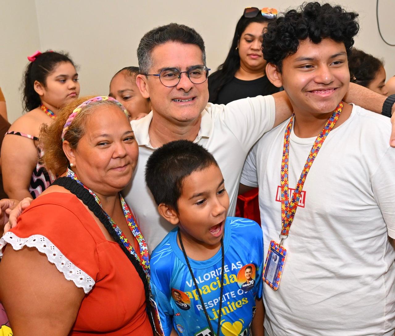 David propõe ampliar políticas para autismo e mães atípicas