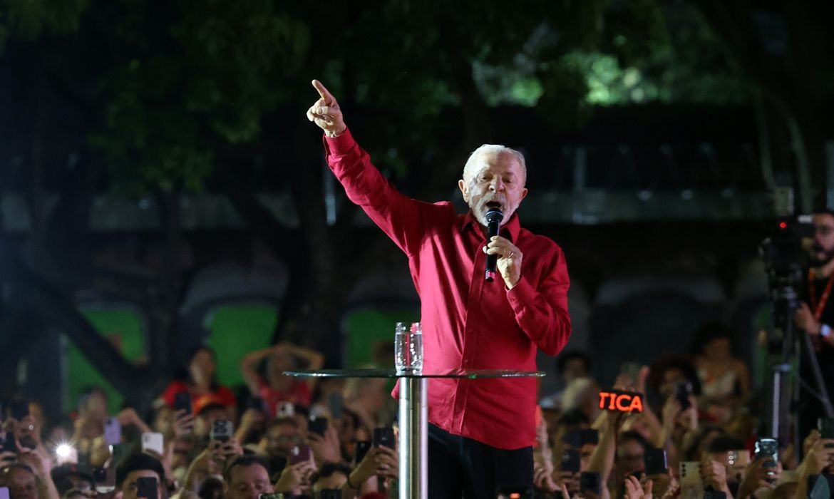 Lula prevê valorização do mínimo e isenção para cesta básica
