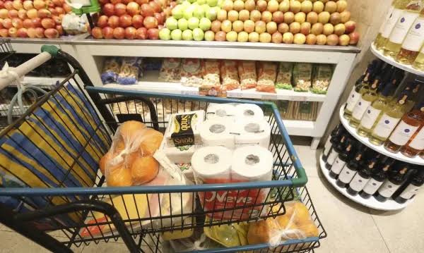 Cesta básica cai em Manaus e outras 24 capitais